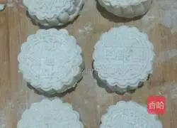 Illustration of how to make glutinous rice cakes stuffed with jujube paste 6