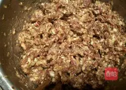 Illustration of how to make cabbage and pork dumplings 2