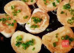 Fried steamed buns with shallots and eggs Practice illustration 7