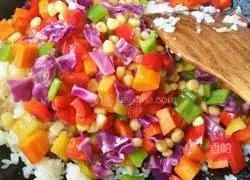 Illustration of how to make colorful pepper and corn fried rice 7