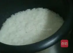 Illustration of how to make egg fried rice 1