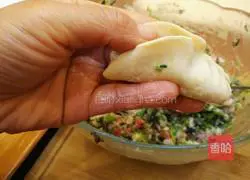 Illustration of how to wrap Liuye dumplings 19