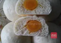 Illustration of how to make milk and egg yolk steamed buns 5