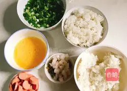 Illustration of how to make egg fried rice 1