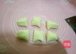 Spring Cake Recipe Illustration 7