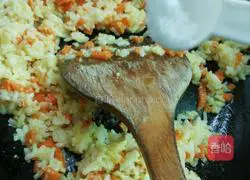 Illustration of how to make carrot fried rice 8