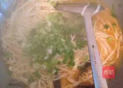 Illustration of how to make loach noodles 6