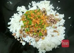 Illustration of how to make barbecued pork fried rice 8