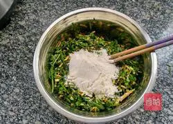 Illustration of how to make chive egg pancake 2