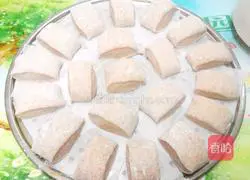 Illustration of making red bean milk-flavored steamed buns 13