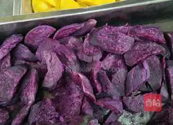 Illustration of how to make purple potato blossom steamed buns 1