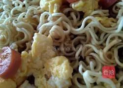 Illustration of how to make fried egg noodles 8