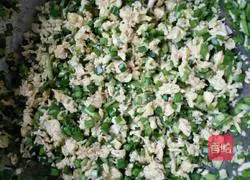 Illustration of how to make leek and egg dumpling filling 9