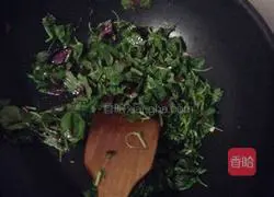 Illustration of how to make amaranth and garlic fried rice 3