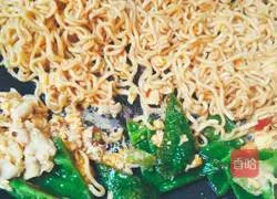 Illustration of how to make instant noodles with eggs 8