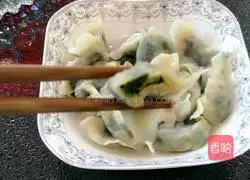 Illustration of how to make leek and egg dumplings 9