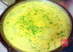 Illustration of how to make green onion egg pancake 5