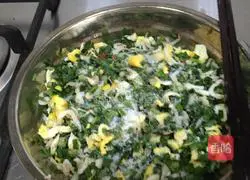 Illustration of making dumplings with three fresh fillings 7