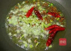 Illustration of how to make celery and shrimp dumplings 11