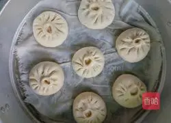 Illustration of how to make pork and green onion stuffed buns 17