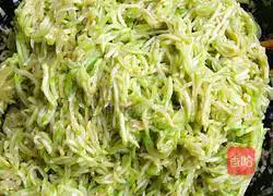 Illustration of how to make loofah stuffed dumplings 5