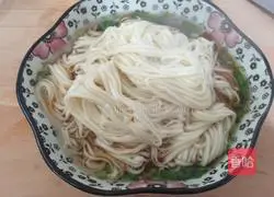 Illustration of how to make soybean paste noodles 7