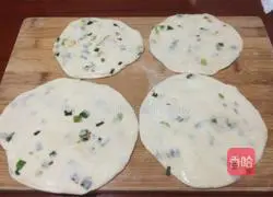 Illustration of how to make scallion pancake 20