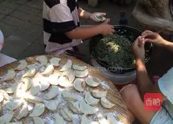 Illustration of how to make eggplant vermicelli stuffed dumplings 12