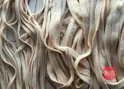 Illustration of how to make noodles 4