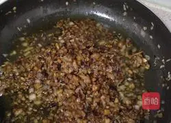 Illustration of how to make cabbage and pork dumplings 3