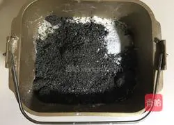 Illustration of how to make milky black sesame steamed buns 2