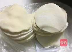 Illustration of how to make pickled cabbage and pork dumplings 6