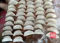 Illustration of how to make pickled cabbage and pork dumplings 10