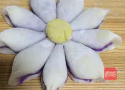 Illustration of how to make flower steamed buns 16