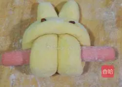 Illustration of how to make little rabbit pumpkin steamed buns 7