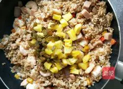 Pattaya Fried Rice (Omelet Rice) Recipe Illustration 10