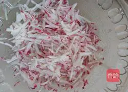 Illustration of how to make pork and radish dumplings 3