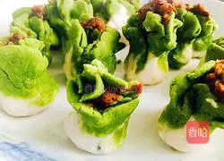 Illustration of how to make steamed buns with cabbage stuffed with bean paste 8