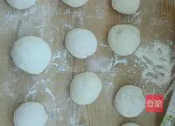 Illustration of how to make celery and dried bean buns 6