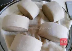 Illustration of how to cut buckwheat buns with a knife 10