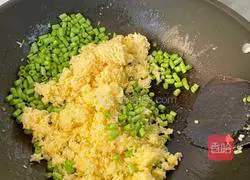 Illustration of how to make fried rice with beans and eggs 15