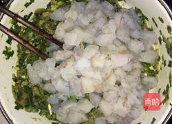 Illustration of how to make shrimp waist wontons 4