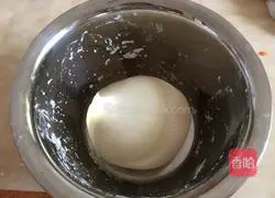 Illustration of how to make dumpling skins 1