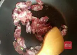 Illustration of how to make sausage fried rice 2