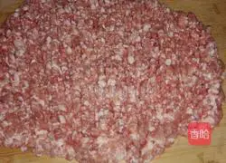 Illustration of how to make lotus root and meat dumplings 2