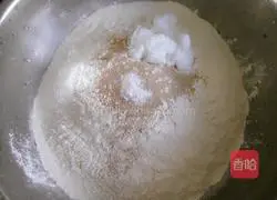 Illustration of how to cut steamed buns with buckwheat knife 3