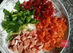 Illustration of how to make fried rice with carrot, egg, ham and ham 3