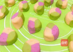 Illustration of how to make three-color dumplings 8