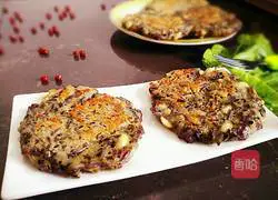 Illustration of how to make pepper-flavored black rice egg pancake 13