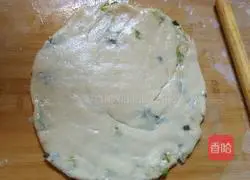 Illustration of how to make hot noodles and scallion pancakes 18